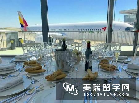 一个20岁的小哥，拿下了全世界人都羡慕的工作