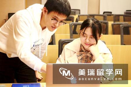 英国留学华威大学费用高吗？