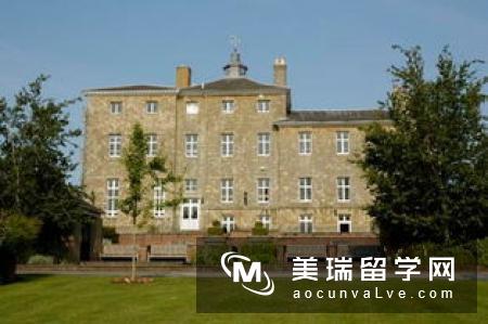 低gpa是申请英国学校容易还是美国呢？