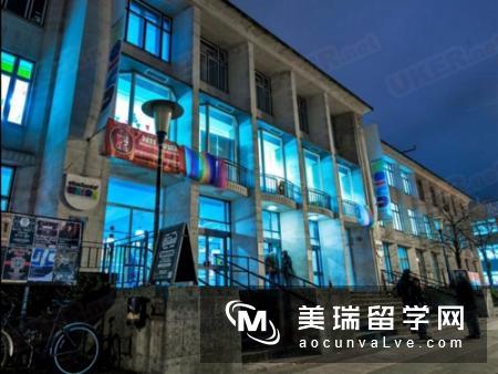 囧|美国选总统，英国大学生竟然打起来了?