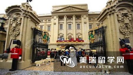 英积木乐园搭出威廉婚礼场景五颜六色的小积木搭出了微缩型的想象中的大婚场景