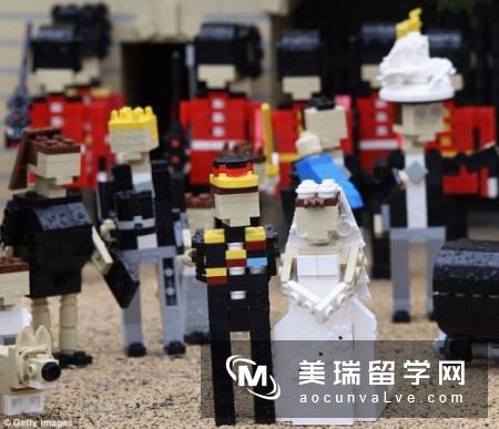 英积木乐园搭出威廉婚礼场景五颜六色的小积木搭出了微缩型的想象中的大婚场景