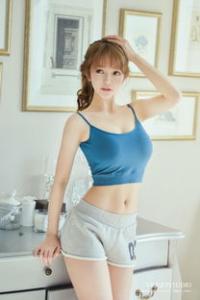 英国大学发邮件要求毕业典礼上女生穿“低胸装”?