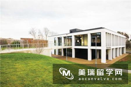 英国肯特大学留学学费高吗？