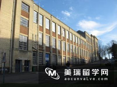 留学英国大学费用是多少钱？