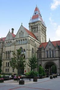 英国曼彻斯特大学和阿斯顿大学哪个比较好?