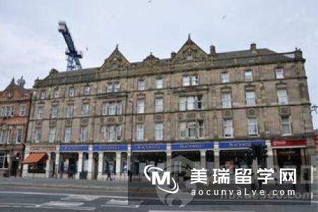 到英国纽卡斯尔大学留学一年费用多少？