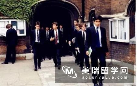 英国高中留学一年费用是多少钱？