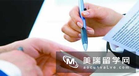 2019年英国本科留学费用详解