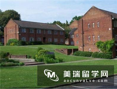 英国留学——时尚管理专业院校推荐